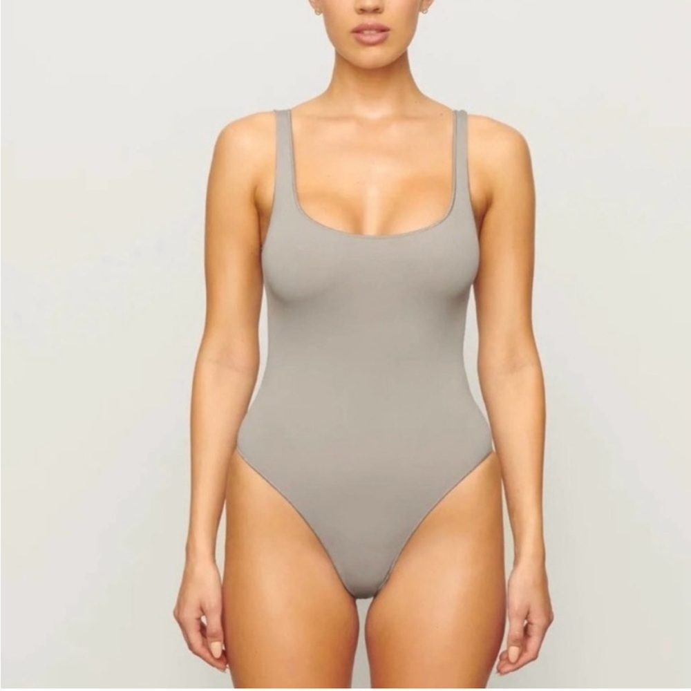 Skims Essential Scoop Neck Bodysuit Tank Onyx